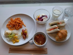 朝食は軽くこんな感じ