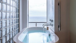 デザイン ダブルルーム クイーンベッド 1 台 禁煙 シービュー