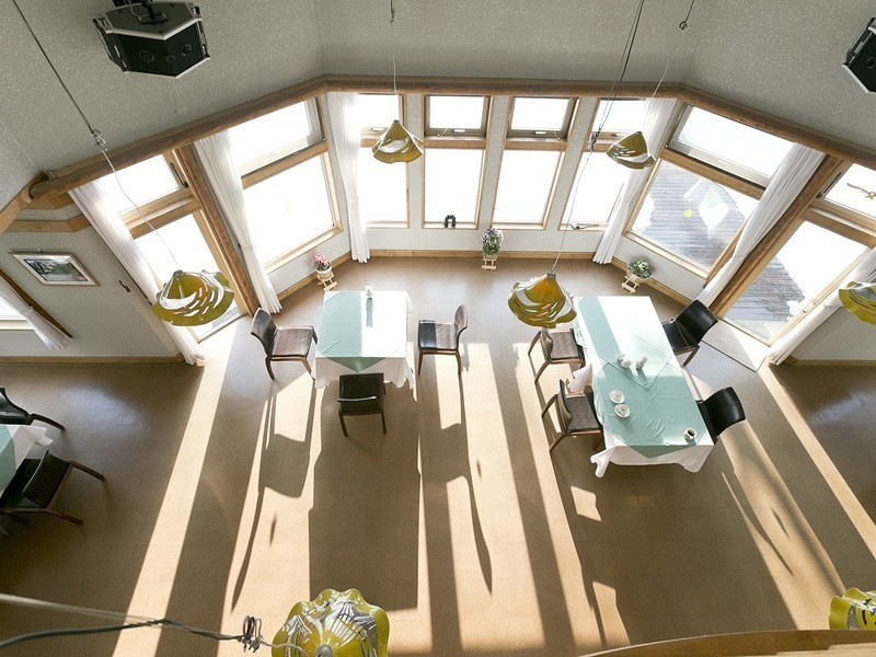 日中のレストラン