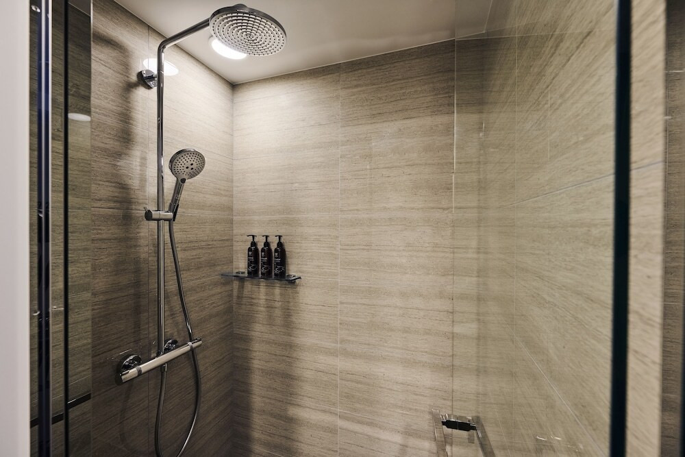 スタンダードタイプのシャワーブース