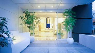 施設の入り口 / 16