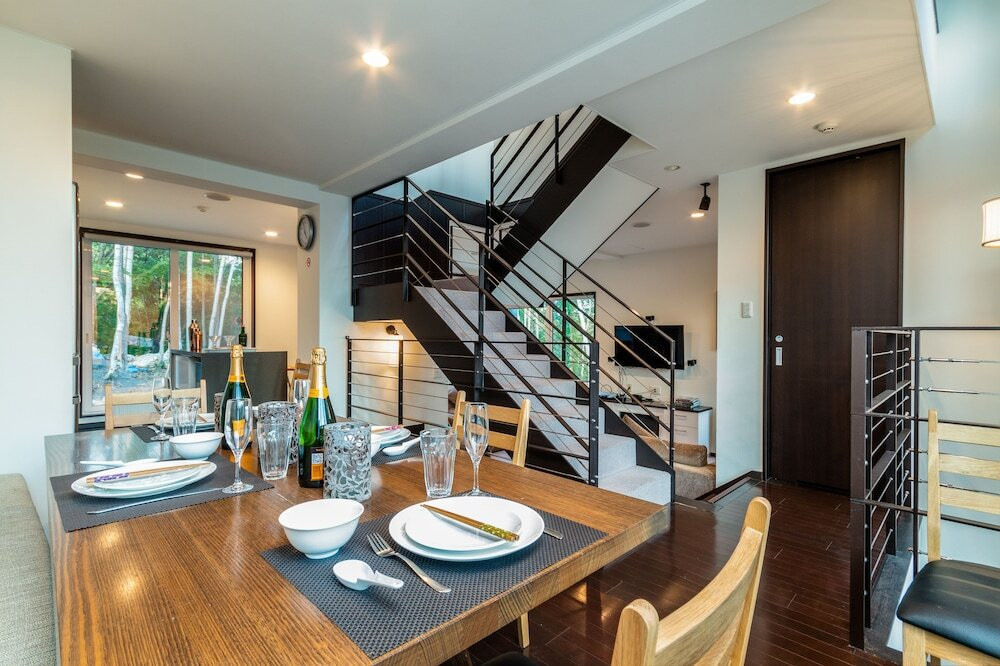 客室内のダイニングエリア