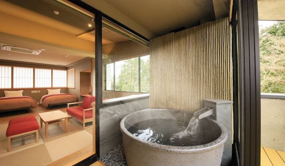 おしゃれなお部屋と
色浴衣で気分アップ / 2