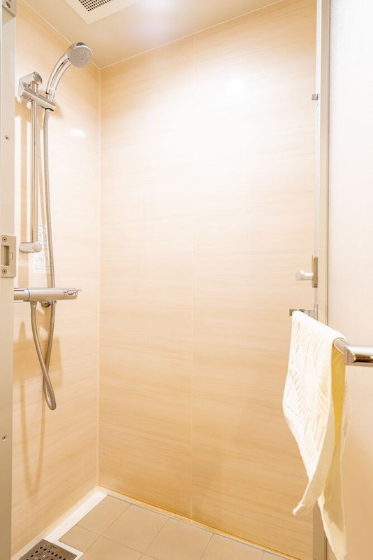 バスルームのシャワー