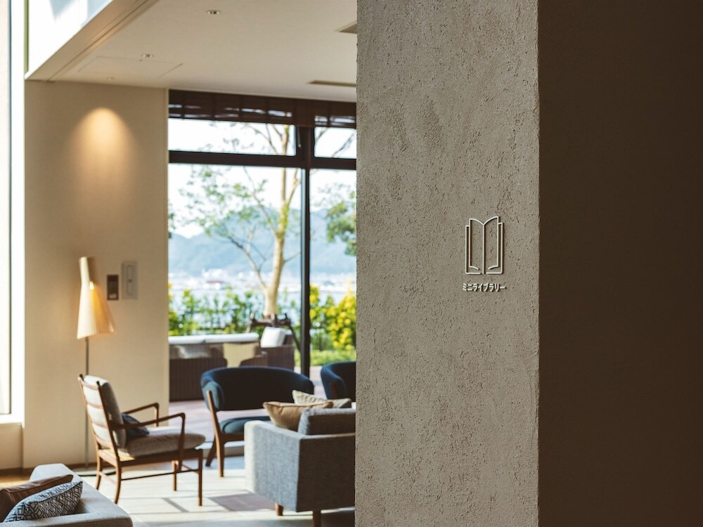 ロビーラウンジ