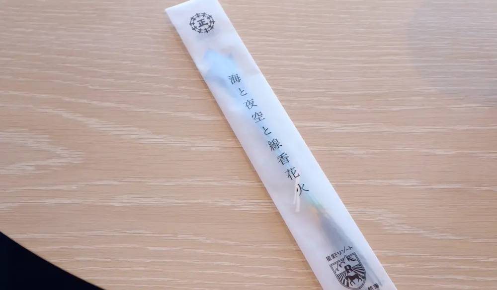 夜を楽しめるグッズも充実。長い時間楽しめるように作られた国産の線香花火や、夜空を静かに眺めたくなる星座早見盤など、いつもと違う夜時間に浸ってみて。