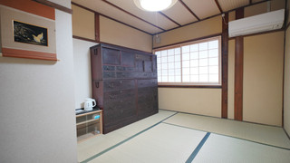 (205室) 2階 3人部屋 (個室, 共用トイレ, シャワー付)