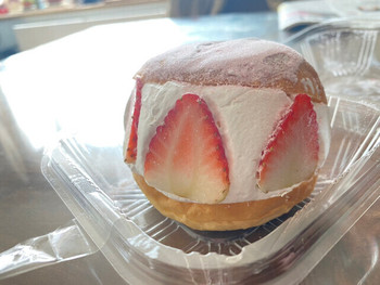 「アスカ ベーカリー」 料理 149720618 マリトッツォいちご
