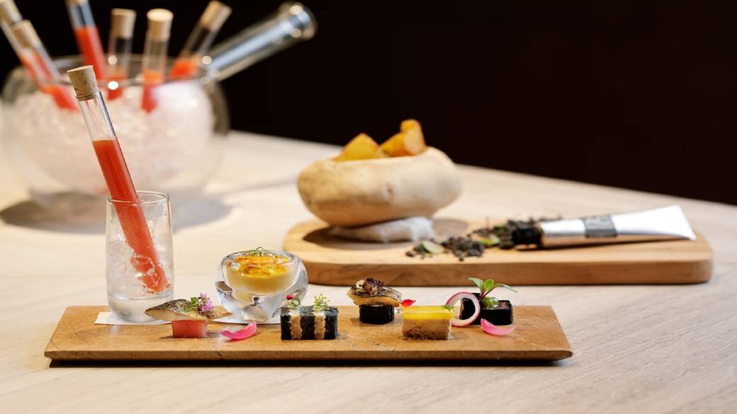 銀座の街やホテル内で
優雅なディナータイム / 1