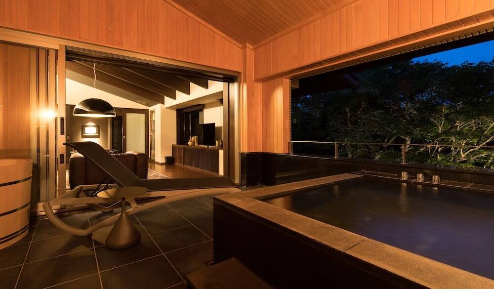 バーの雰囲気漂う
上品なお部屋へ / 2