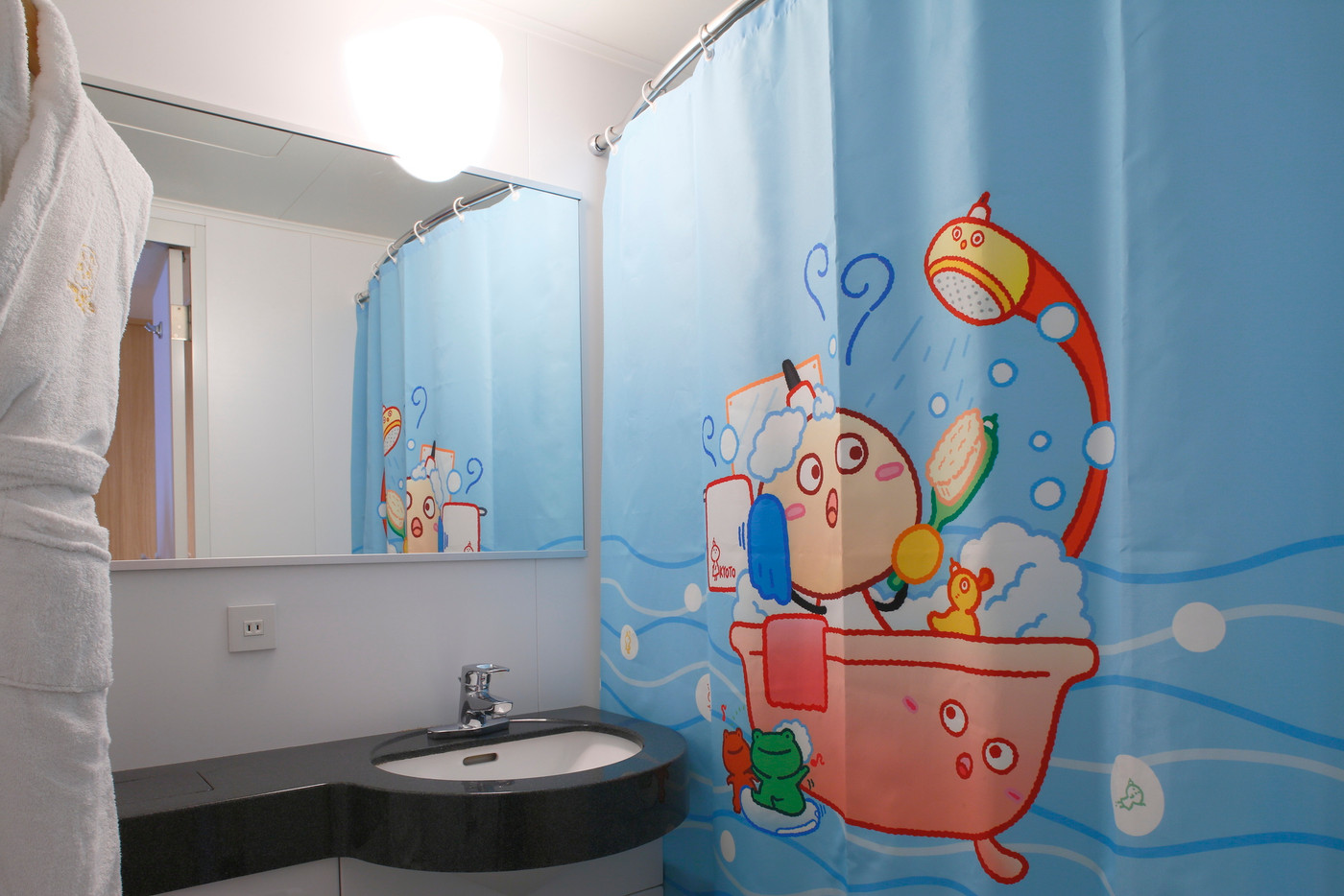 たわわちゃんに囲まれた「たわわちゃんルーム」にみんな大喜び！3949108