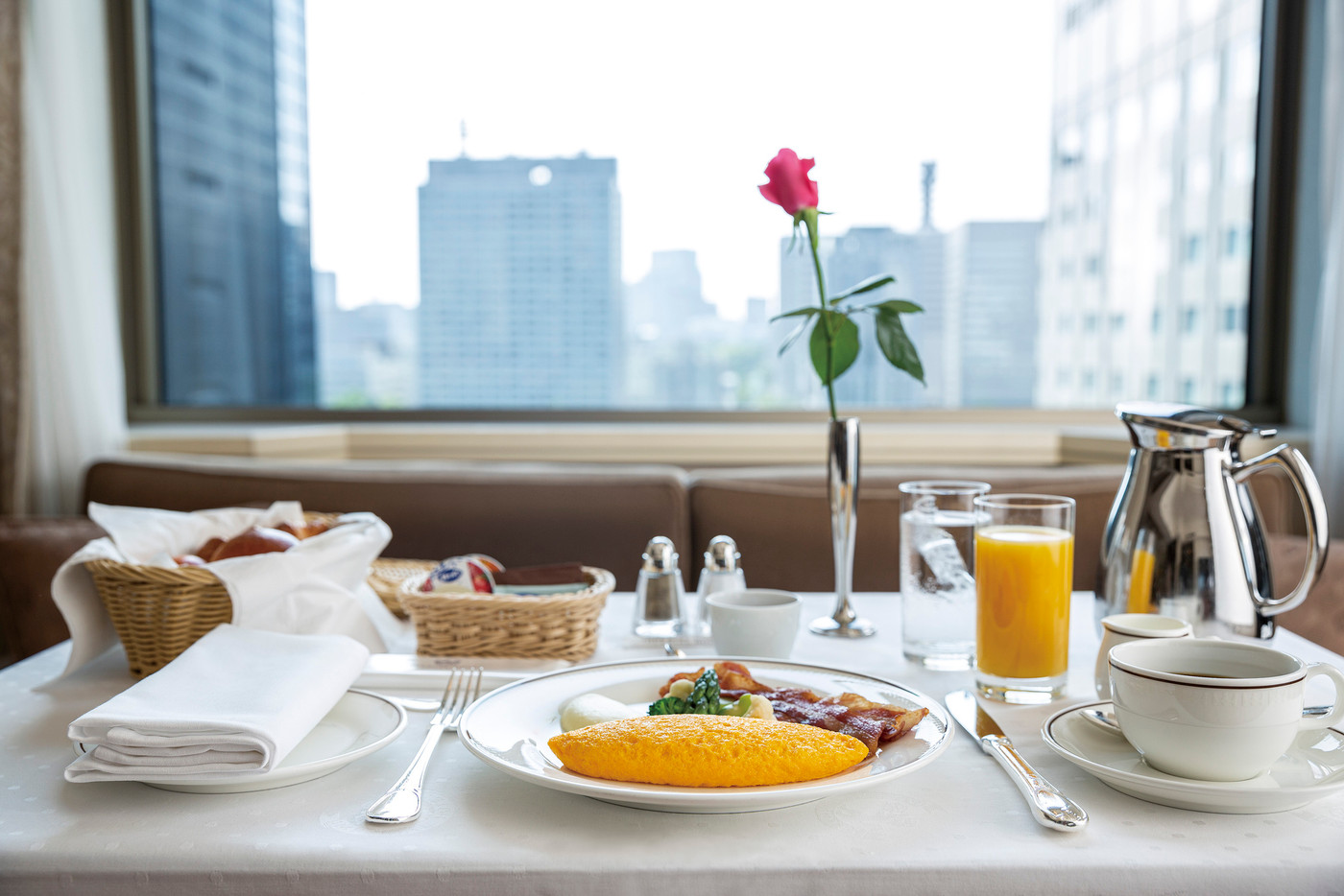 のんびり楽しめるルームサービスで、とろける美味しさのオムレツを4274284