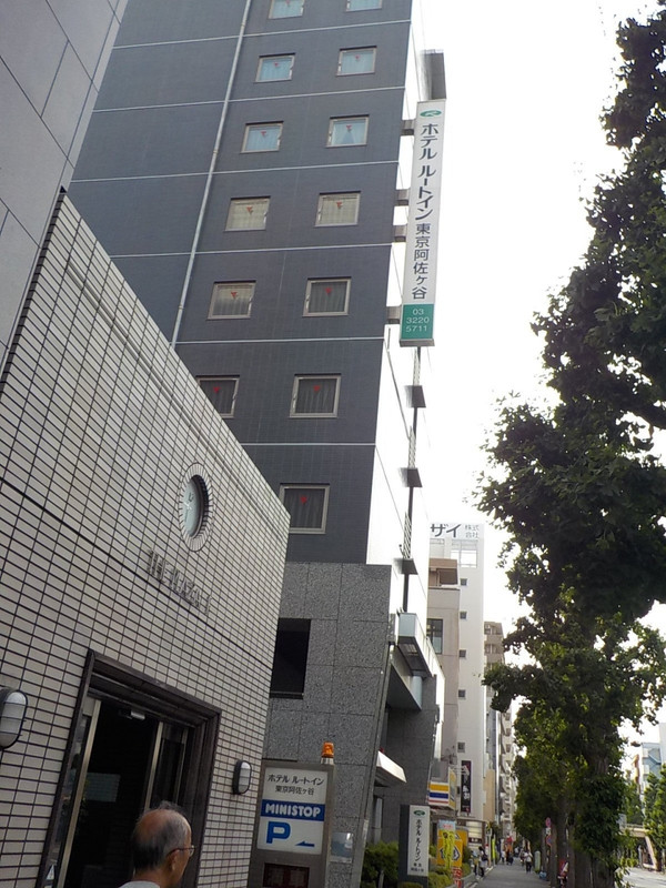 東京メトロ南阿佐ヶ谷駅から徒歩数分でホテル着です。