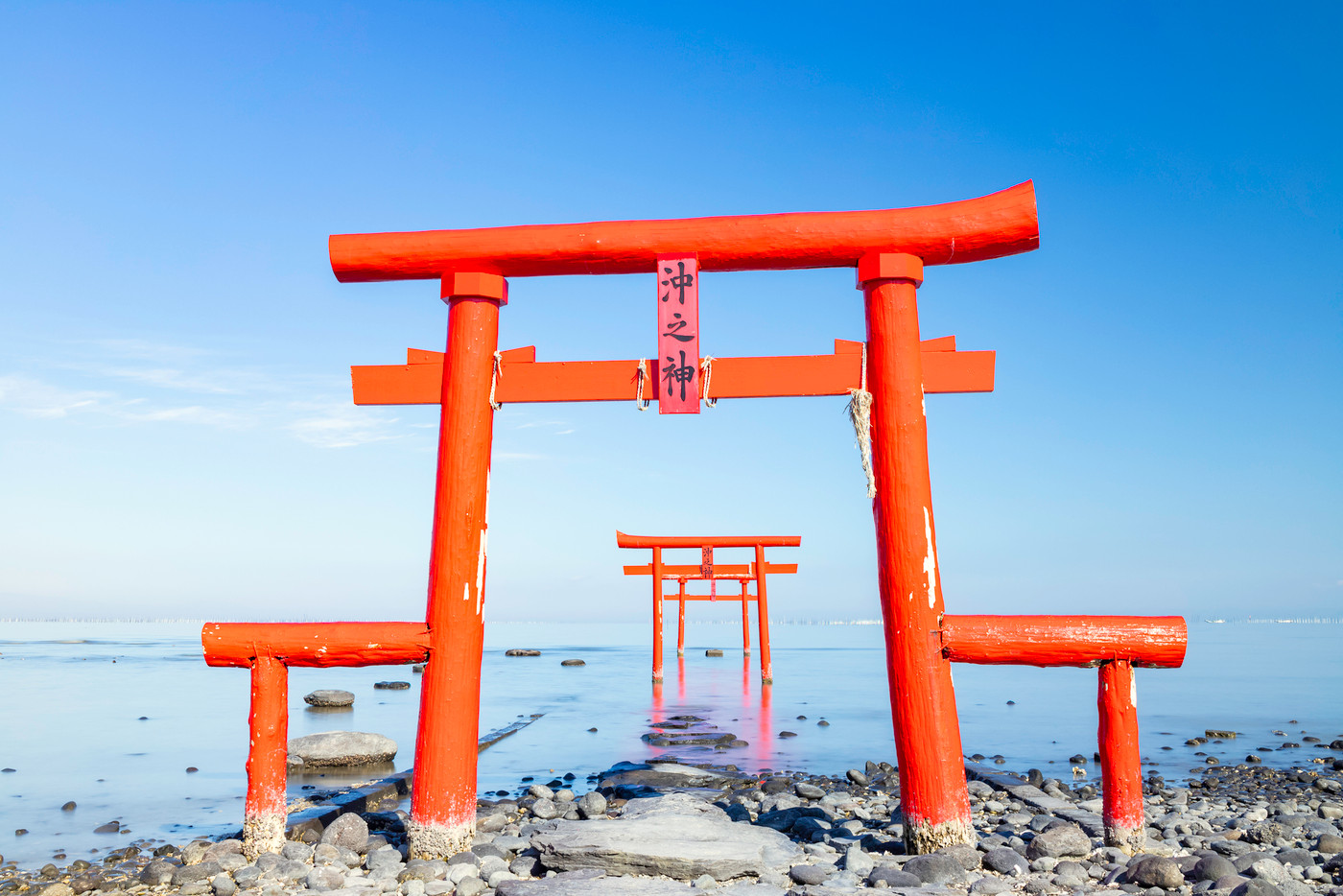 有明海の神秘的な風景 大魚神社の海中鳥居 (佐賀県)