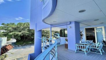 施設の入り口 / 13