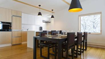 客室内のダイニングエリア / 7