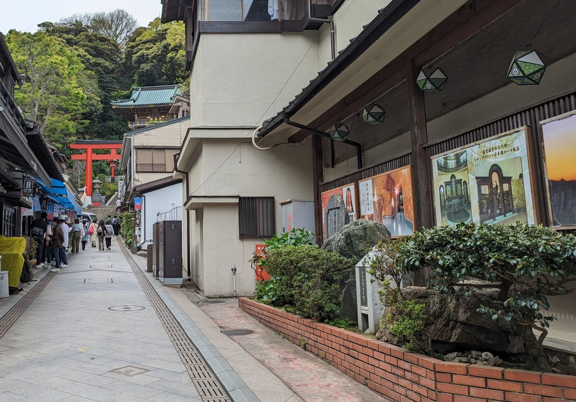 瑞心門はすぐです