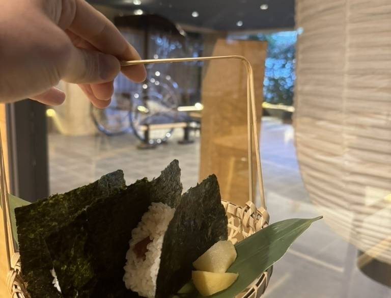 おむすびとお味噌汁の
日本らしい朝ごはん / 3