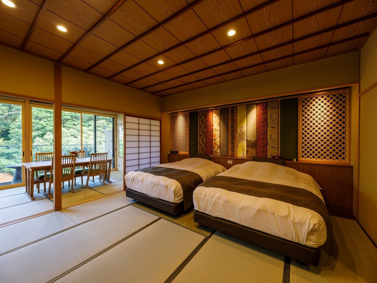 服部神社や薬王院の鎮守の森の自然に心癒される3521882