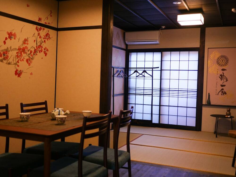 客室内のダイニングエリア