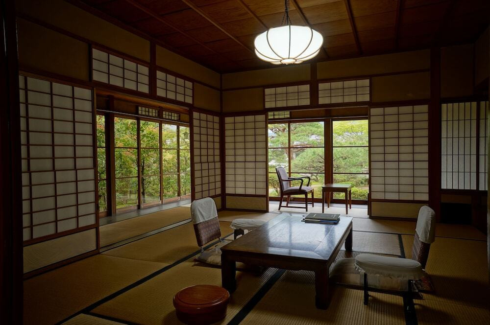 「木造建築の博物館」とよばれる多彩な建築美3844746