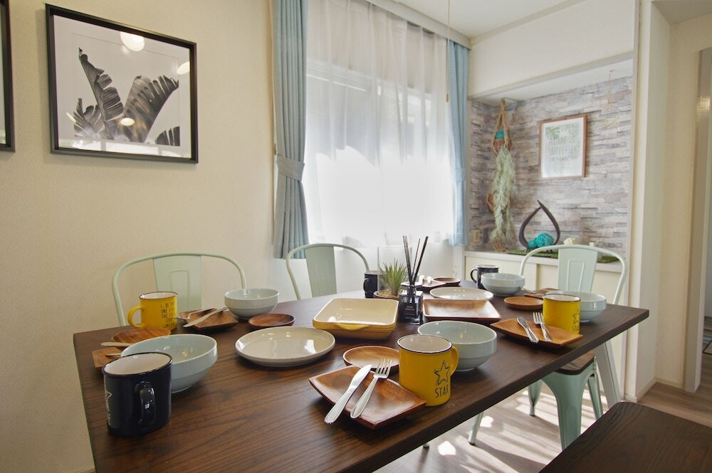 客室内のダイニングエリア