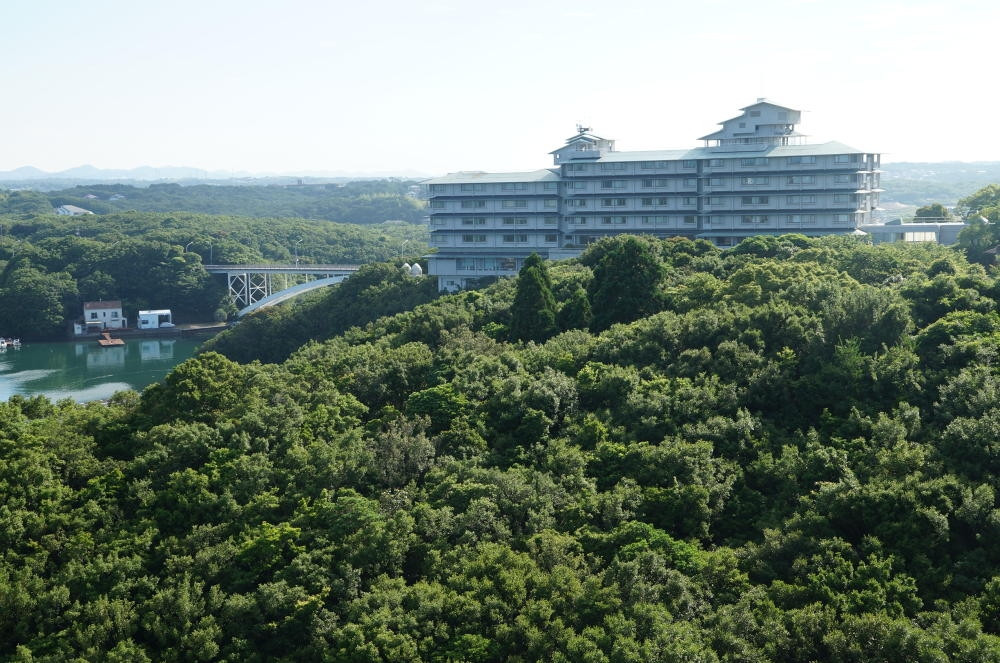 「ザ・ベイスイート」の屋上から眺めた「ザ・クラシック」