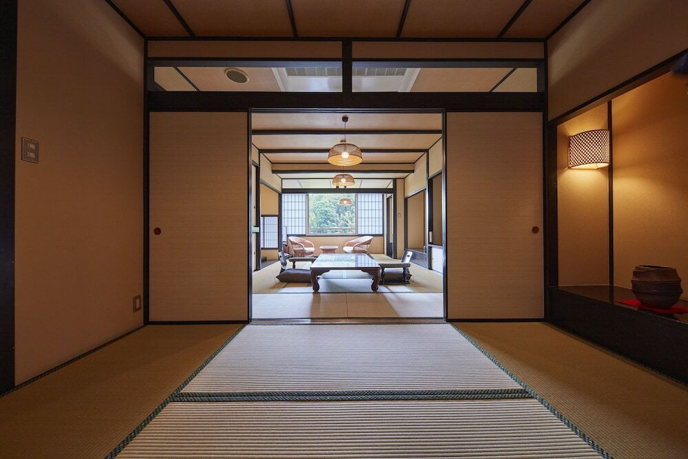 下賀茂温泉 花のおもてなし南楽（シモガモオンセン ハナノオモテナシナンラク） / 1