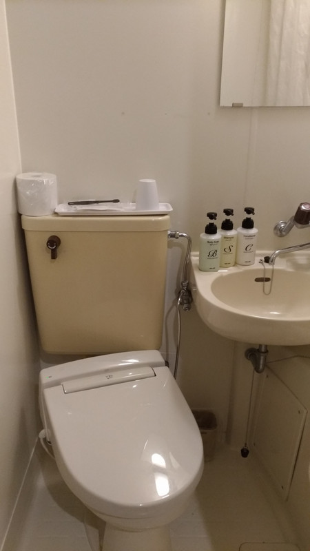 バス・トイレは別れてはいません。