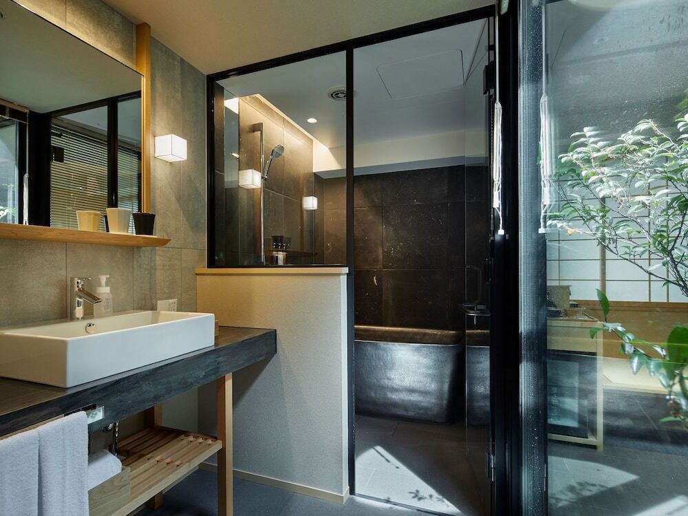 プレミアツイン　バス