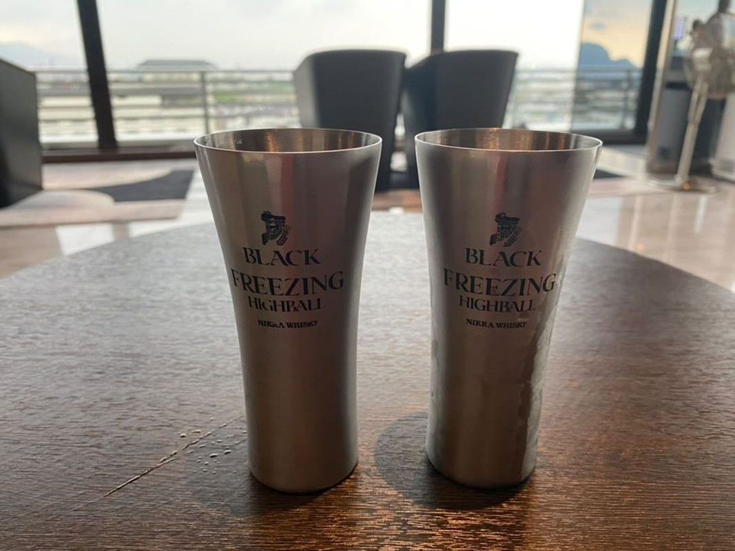 13階のラウンジでは生ビールなどのお酒が飲み放題、ソフトクリームも食べ放題！大浴場で温泉に入った後、満喫しました。