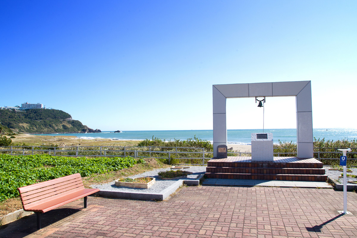 恋路ヶ浜 幸せの鐘