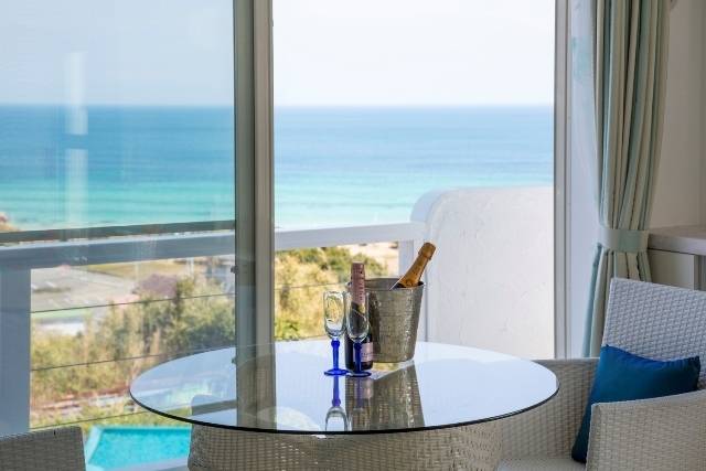 二人の特別な記念日を
おしゃれなホテルで / 1