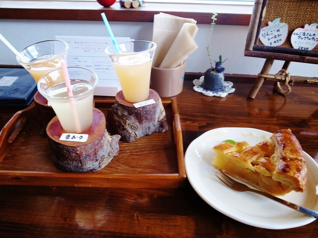 「mi cafe」料理 691189 りんごジュース飲み比べセットとアップルパイ
