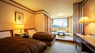 [和洋室] ツインベッド+和室６畳