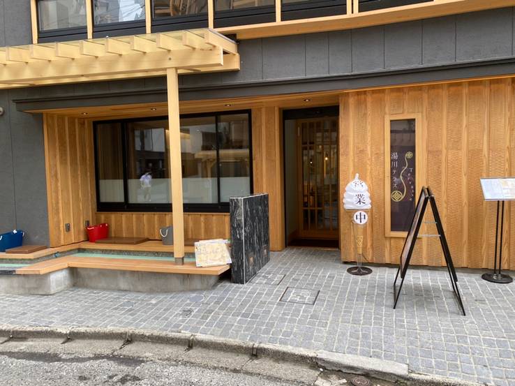 草津に到着したら
まず「湯川​テラス」へ / 1