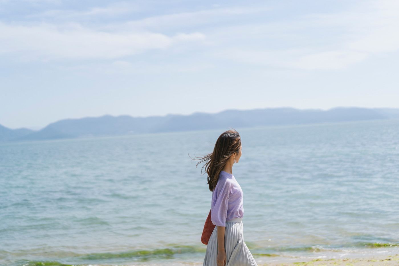 島を旅する女性