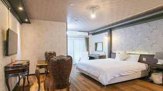 ダブルルーム キングベッド 1 台