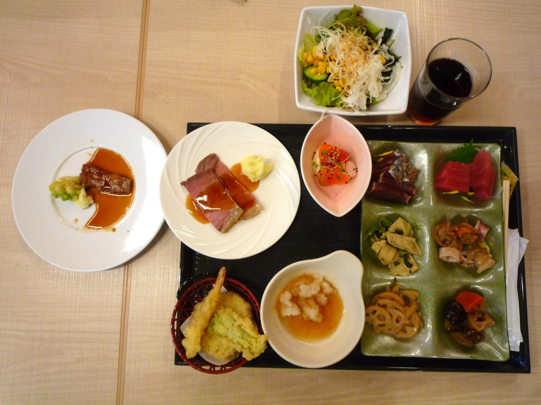 夕食のバイキングメニュー