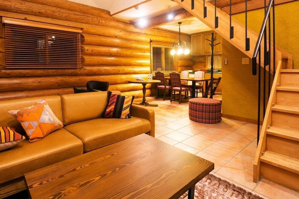 北米の片田舎を思わせるログハウスでくつろぐ4010495