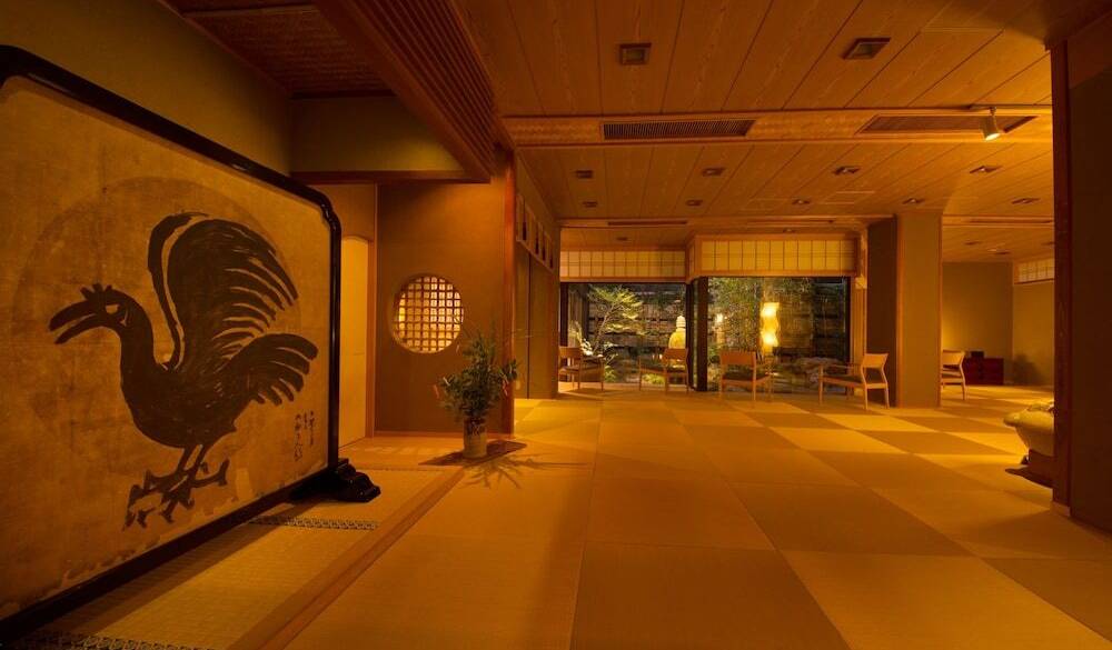 館内 / 1