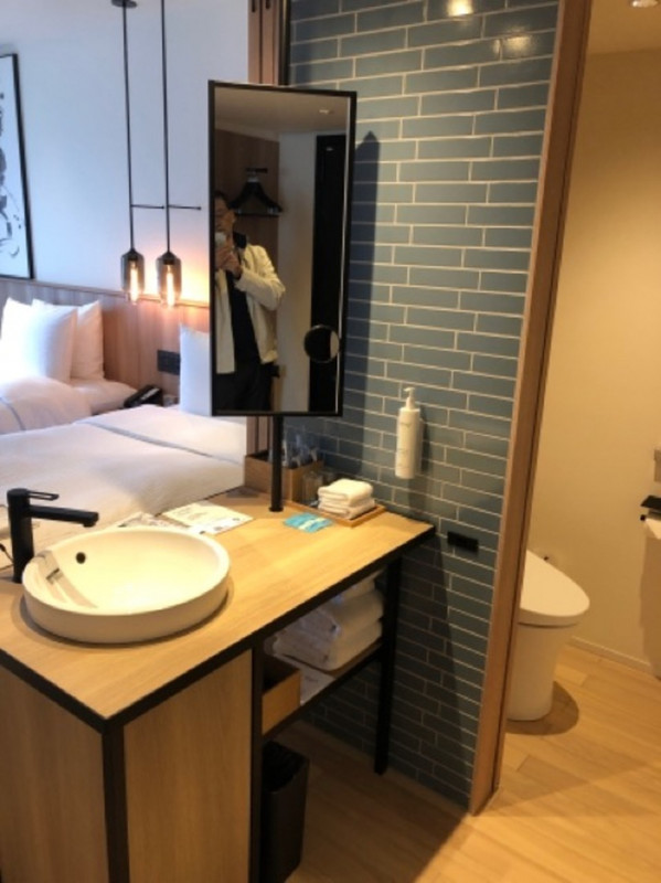 シャワーだけでバスタブはありません