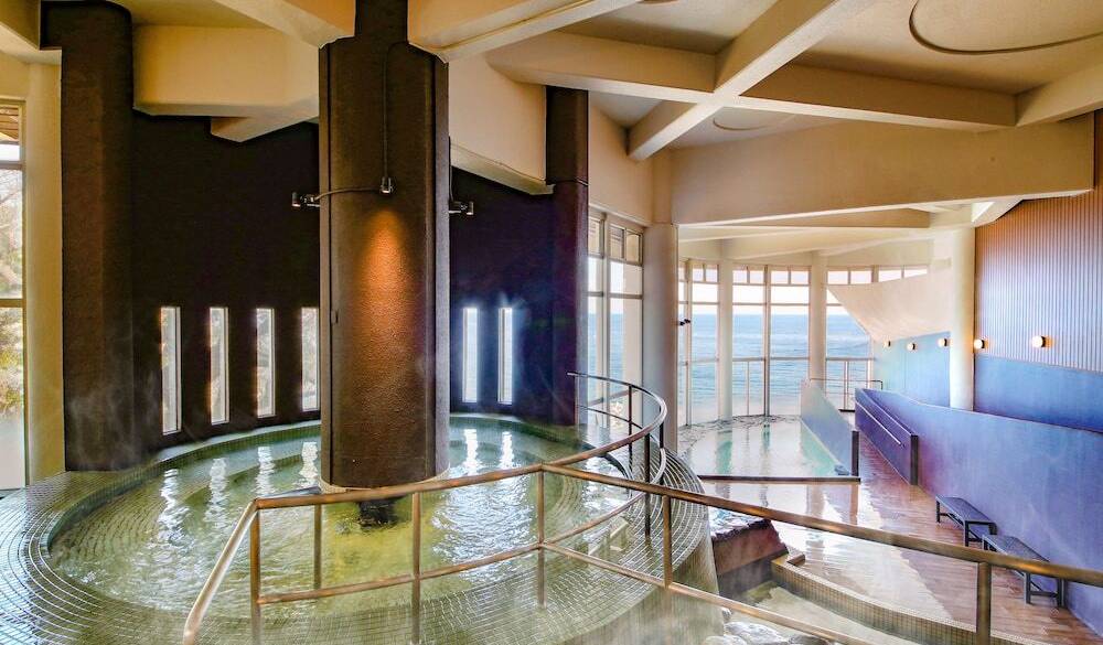 昨日と違う
大浴場で朝風呂 / 2