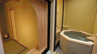 10畳温泉付和室のバス / 5