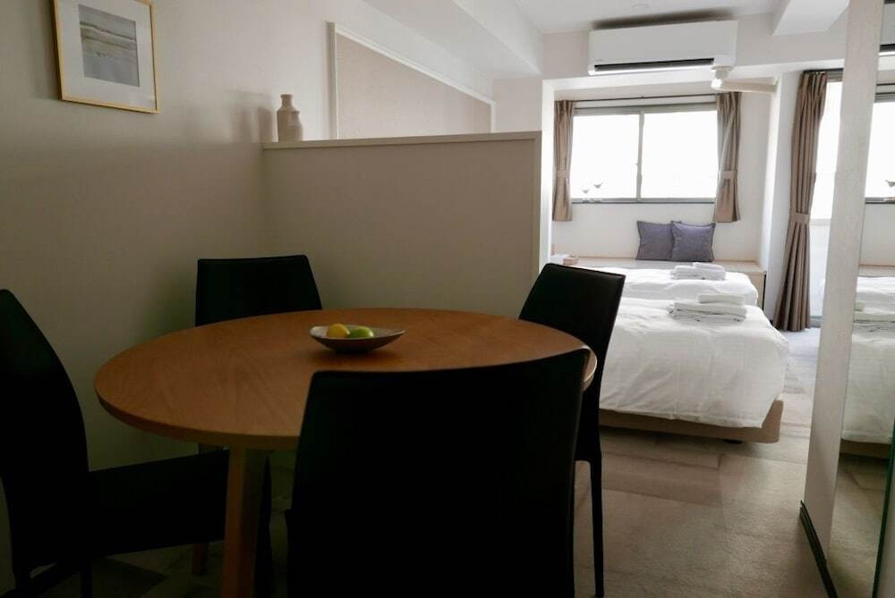 客室内のダイニングエリア