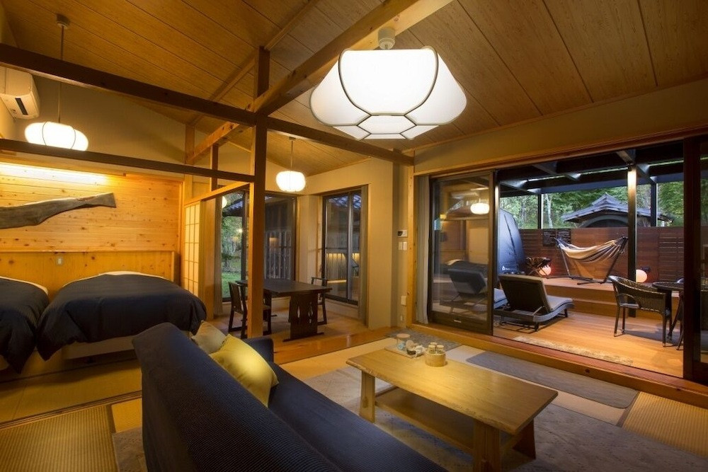 テントサウナでアウトドア気分♪自分で薪をくべる体験にワクワク3994503