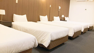 ファミリー ルーム 禁煙 (5 Single Beds)