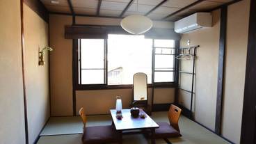 客室内のダイニングエリア / 16