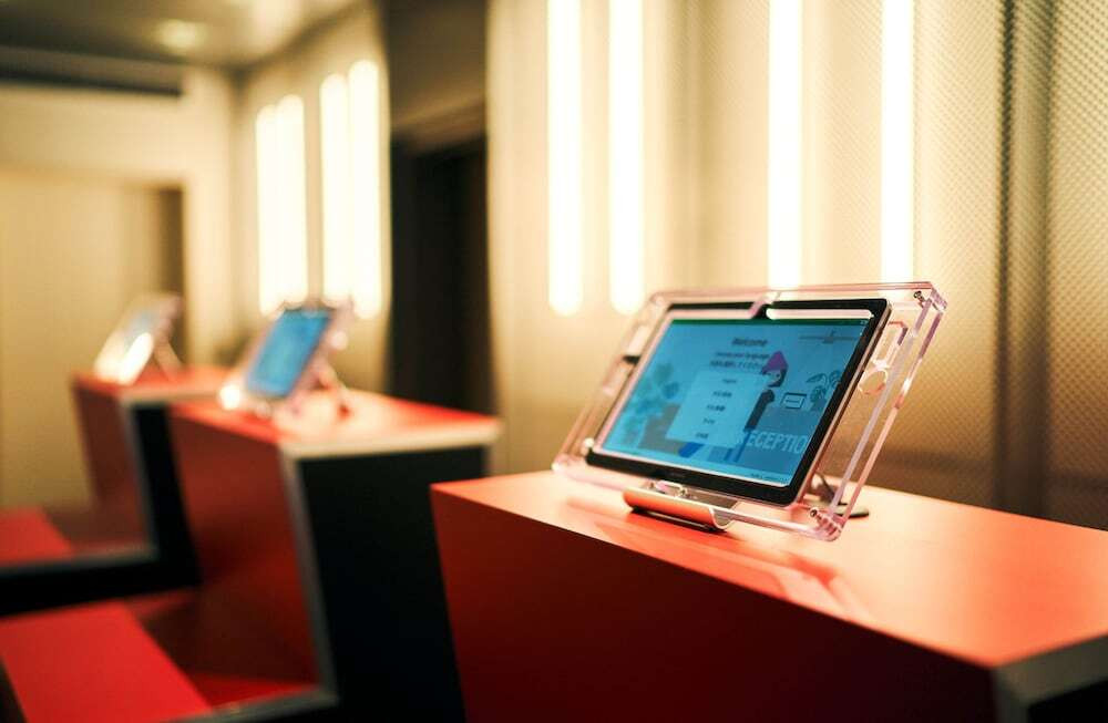 チェックイン / チェックアウト キオスク