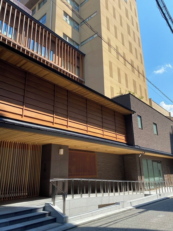 施設の正面